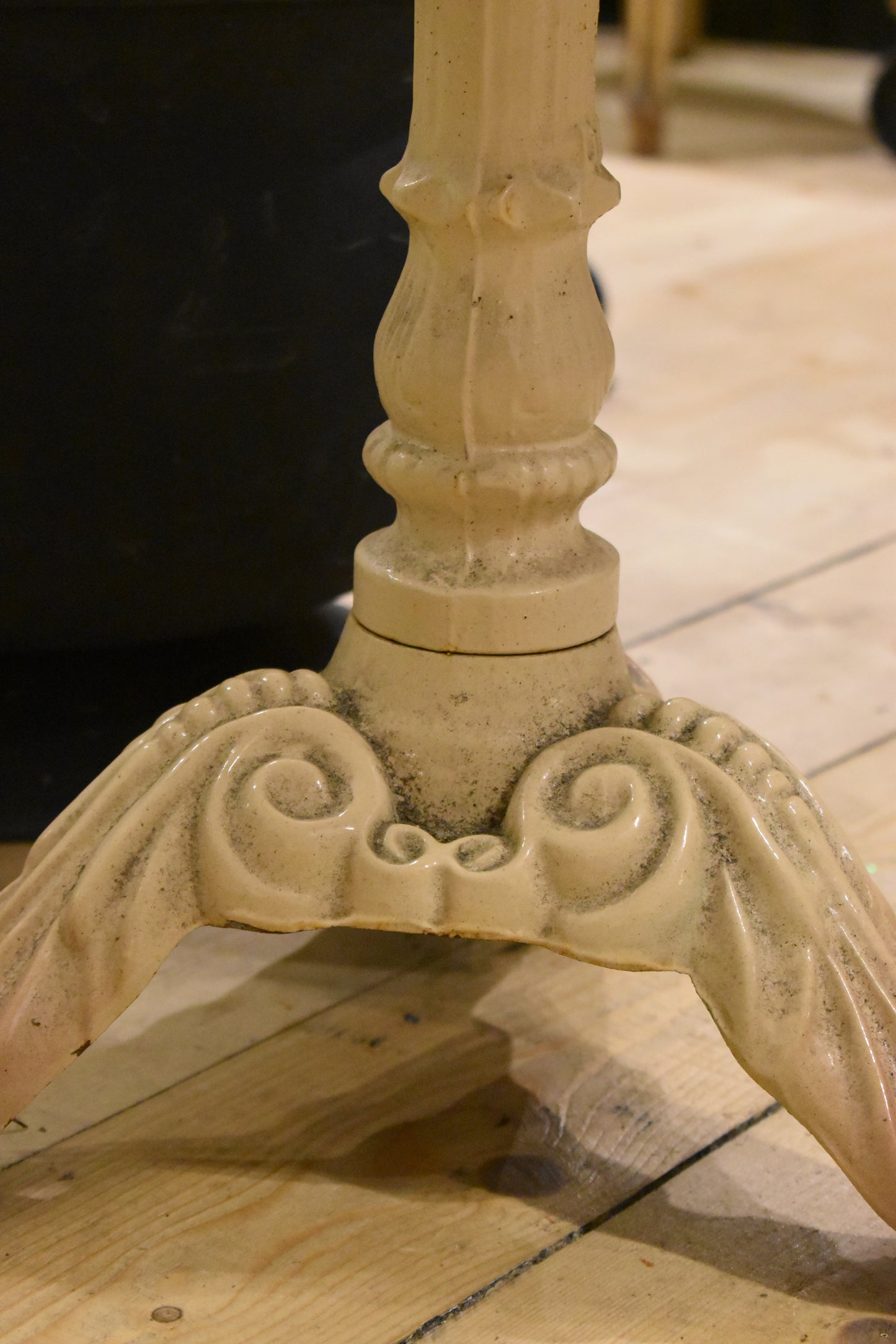 Round French Garden Table
